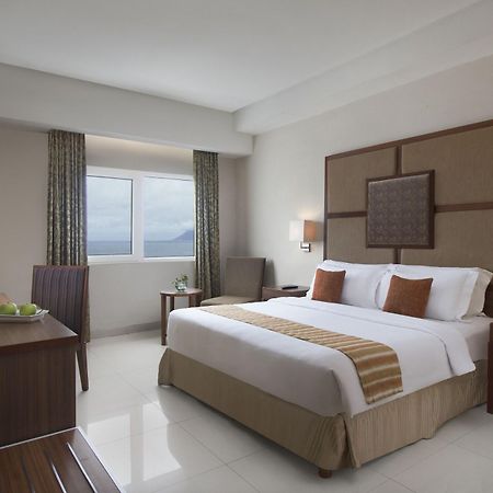 Aston Manado Hotel Экстерьер фото