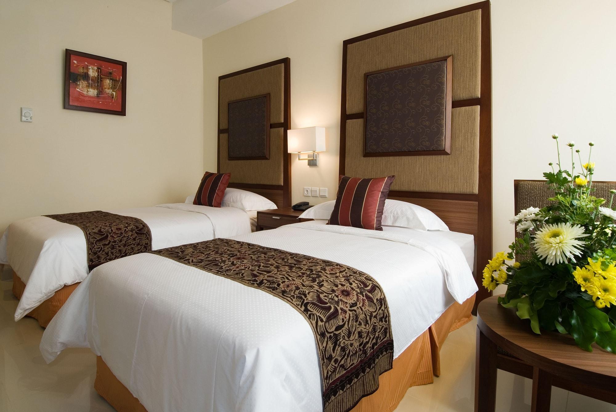 Aston Manado Hotel Экстерьер фото