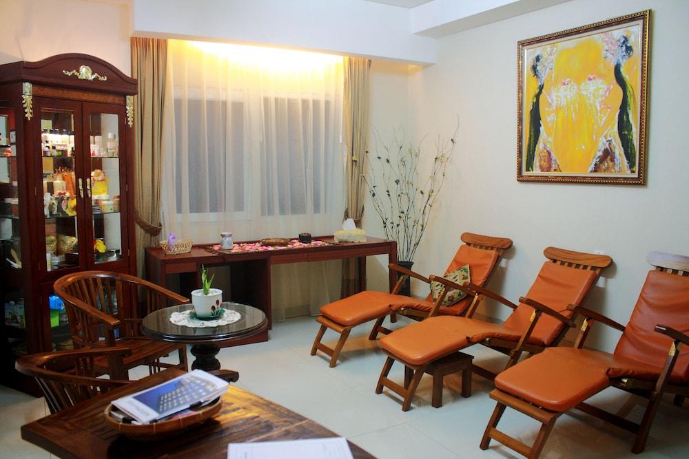 Aston Manado Hotel Экстерьер фото