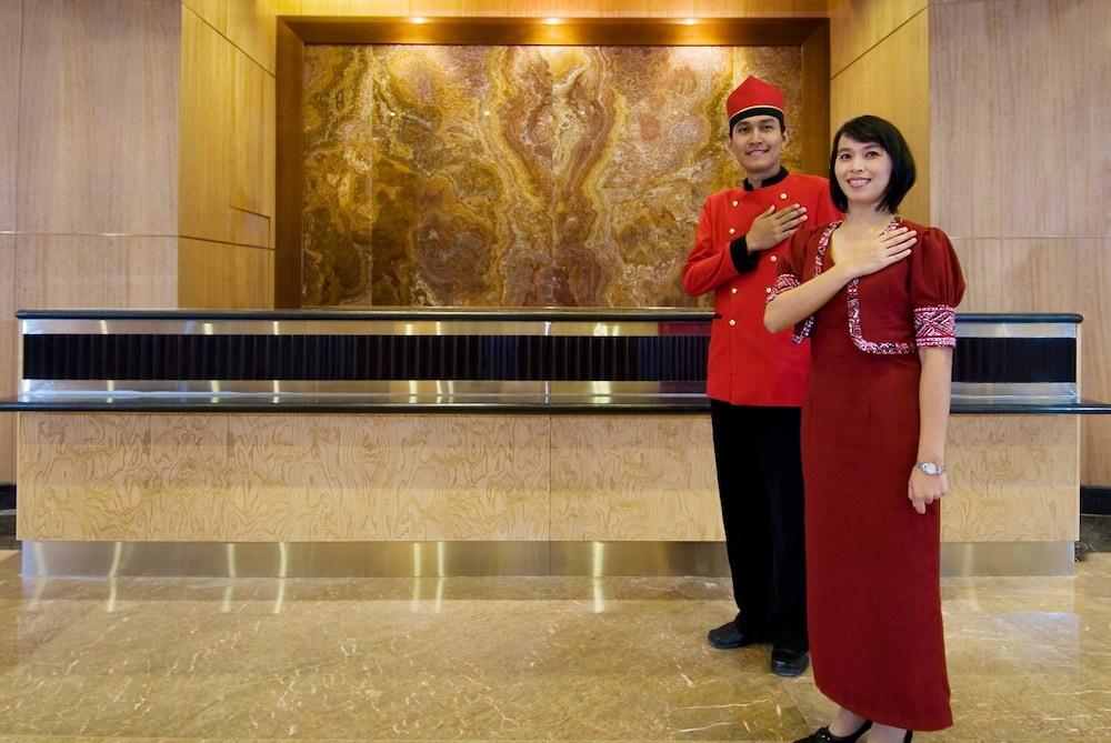 Aston Manado Hotel Экстерьер фото