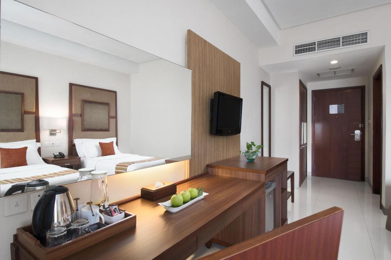 Aston Manado Hotel Экстерьер фото